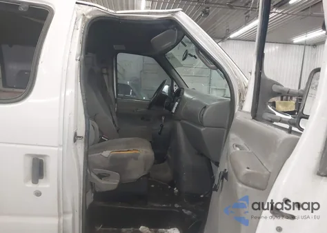 2001 Ford E-350 Super Duty Commercial/Recreational z USA, uszkodzony, nr VIN 1FTSE34F01HA56713